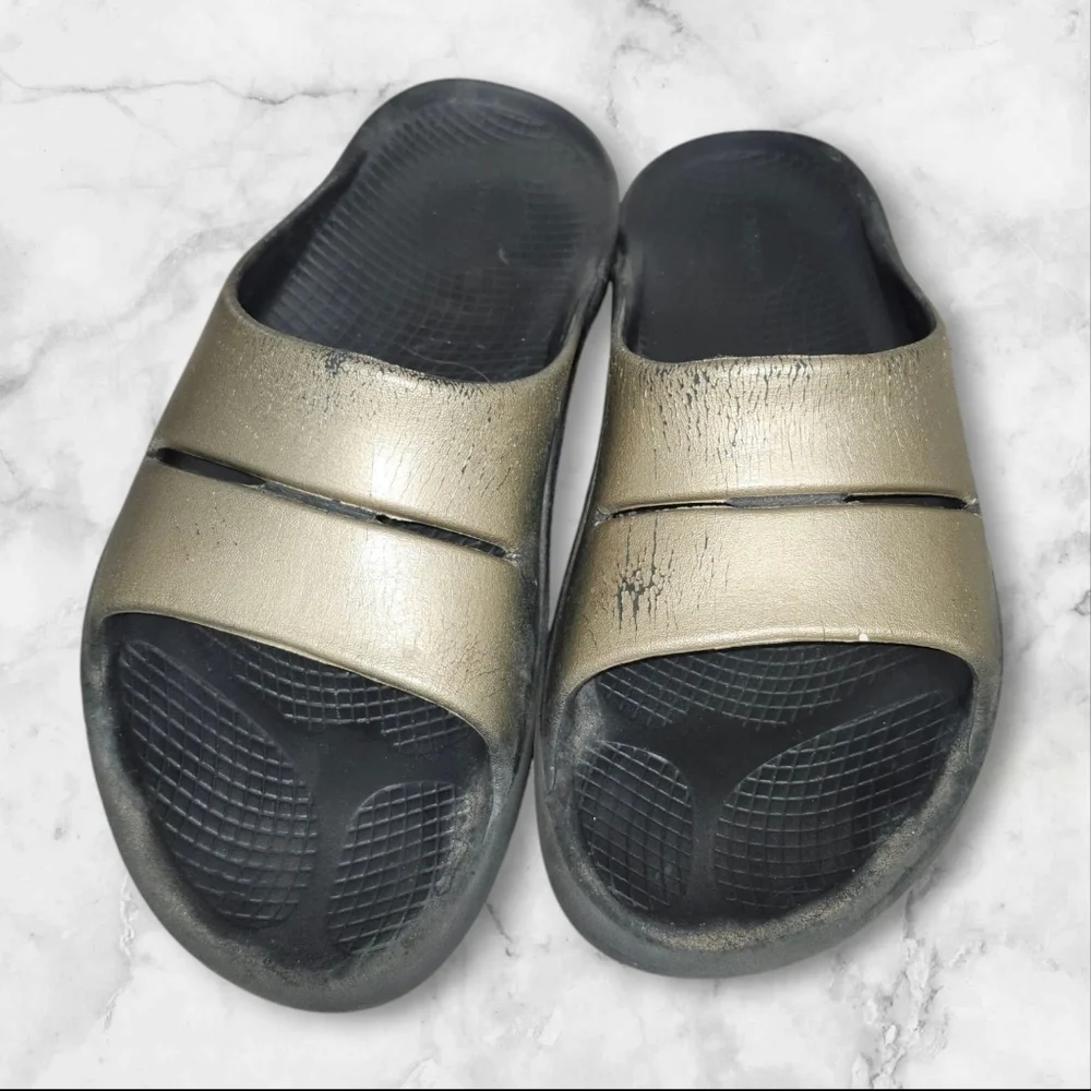 Oofos Mens Slides